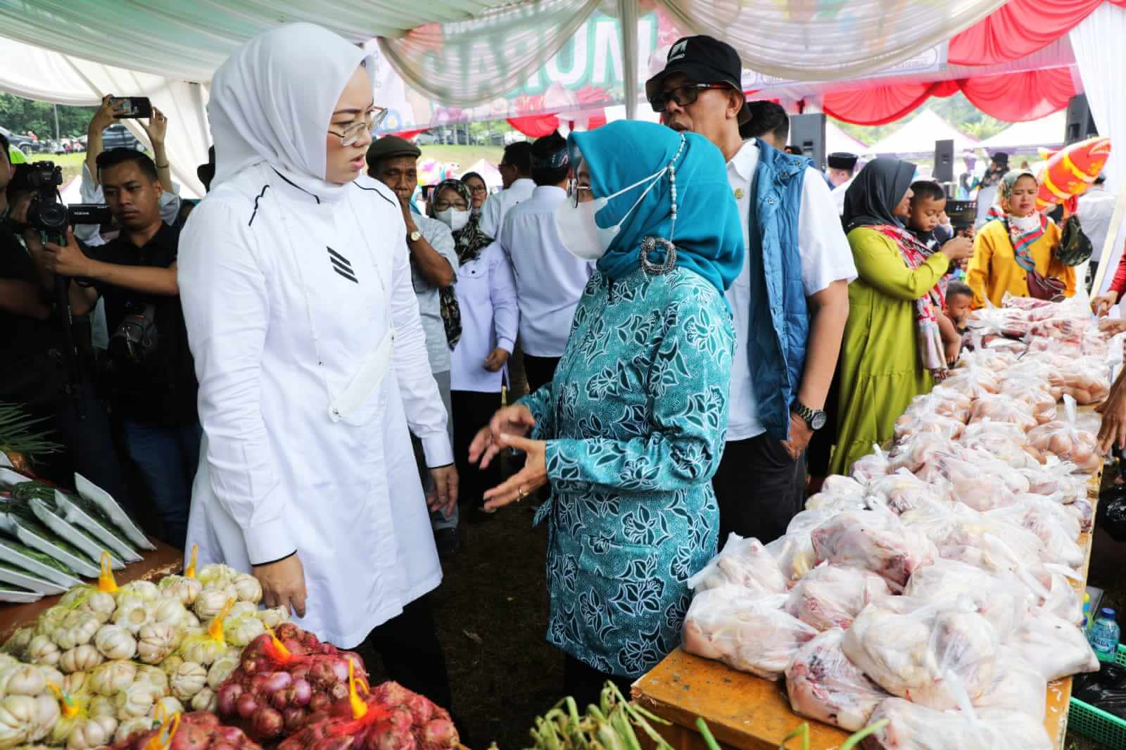 Wow...Kata Neng Anne, Ada Gelar Pangan Murah Pada Acara Gempungan Di ...